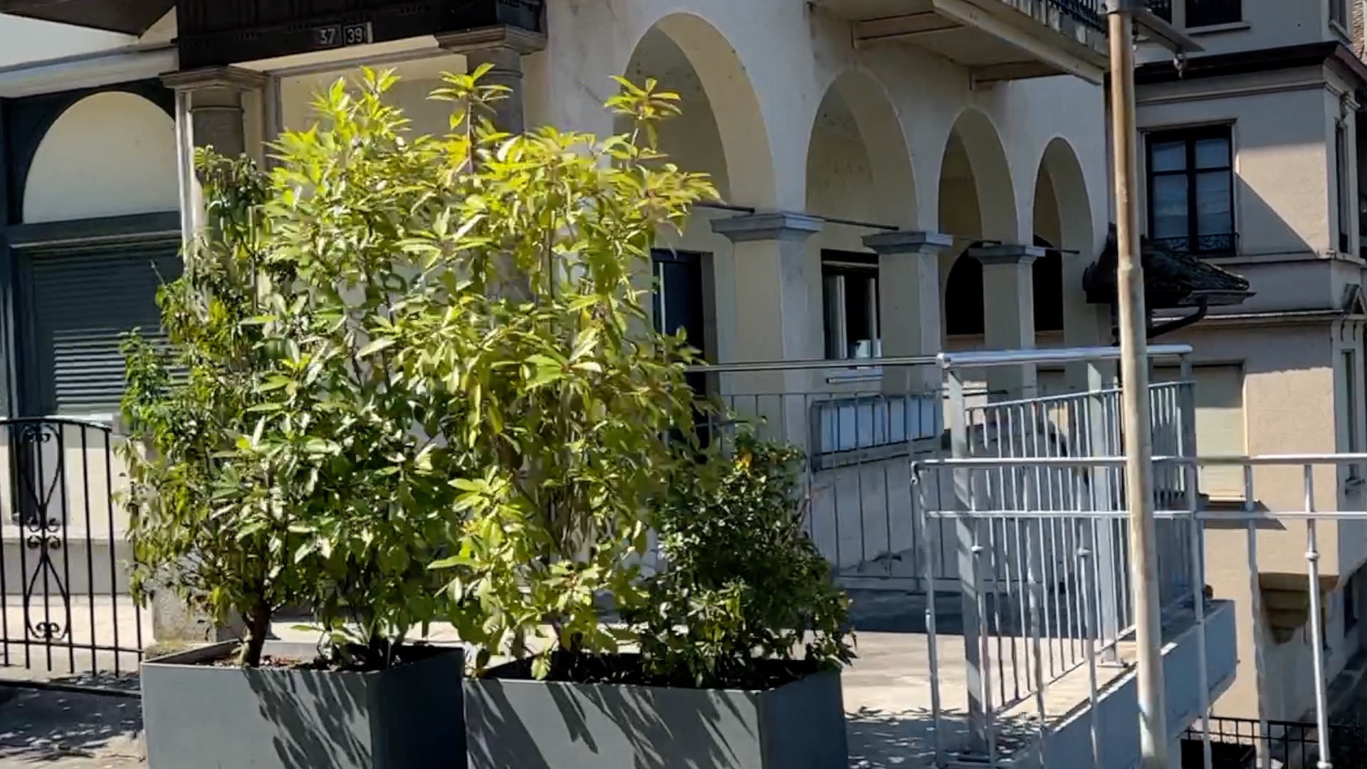 TownRide_30fps_17secs_L_1080